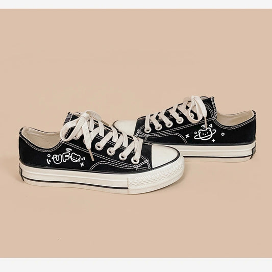 Korean Style Black Bear Print Low-Top Canvas Shoes