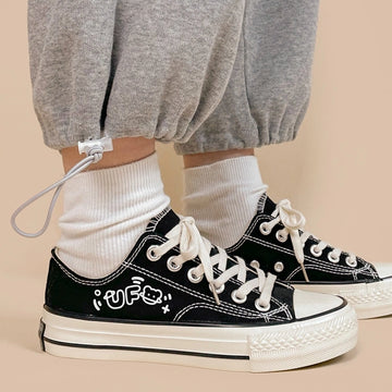 Korean Style Black Bear Print Low-Top Canvas Shoes