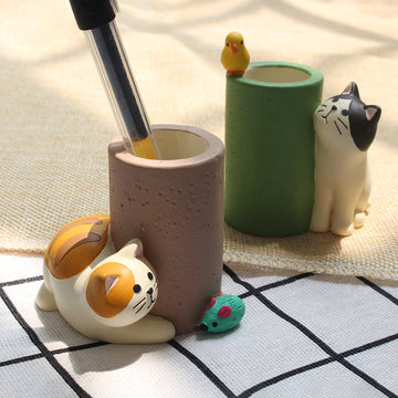 Cute Cat Catching Mice Pen Holder